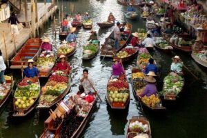 Floating Market Damnoen Saduak and Meklong Railway Market: Half Day Tour - Mae Klong Railway Market (Hoop Rom Market): The Train-Parting Stalls Moment