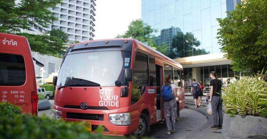 From Bangkok : Meklong Railway Market By Bus - Maeklong Railway Market: the Umbrella-Pulldown Track Show