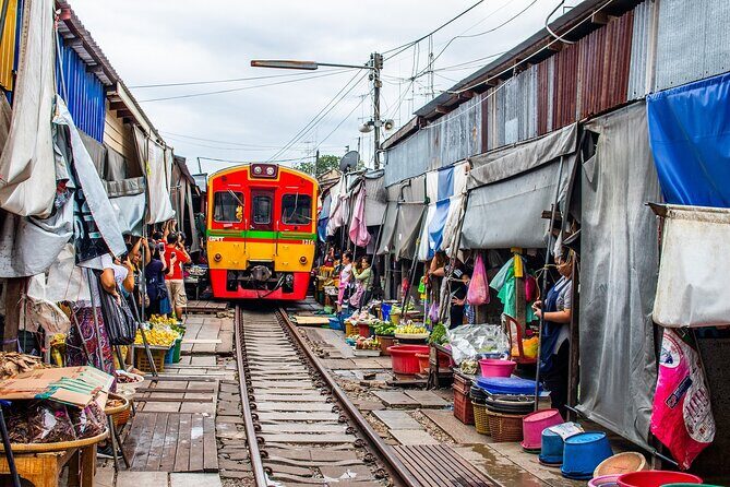 Glamping in Kanchanaburi and Erawan Falls 2 days/1 night - Damnoen Saduak Floating Market by long-tail boat: canals first, crowds second