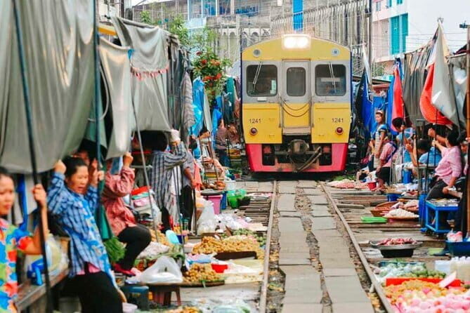 Glittering Ayutthaya Tour to Famous Sights, Market & Sunset Boat - The Chao Phraya at golden hour: traditional sunset boat ride
