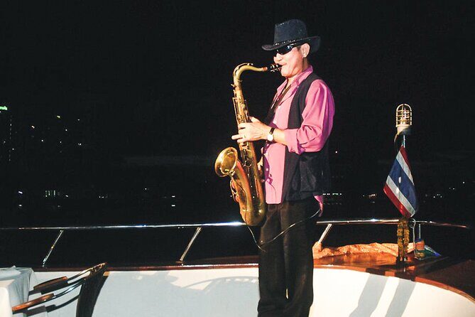 Grand Pearl: Luxury Dinner Cruise with Live Entertainment - Stops and Sights: Wat Arun, Grand Palace, Wat Phra Kaew, and the Royal Barges Museum