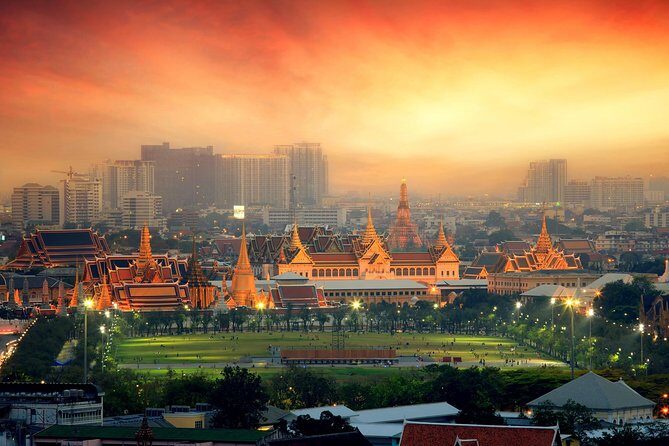 Guided Tour of Grand Palace & Emerald Buddha Temple in Bangkok - Your guide and small group rules (max 15 people)