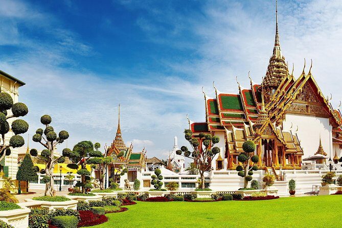 Guided Tour of Grand Palace & Emerald Buddha Temple in Bangkok - Wat Phra Kaew and the Emerald Buddha: why the stop is short but meaningful