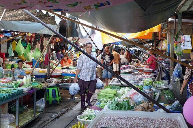 Half Day Railway Market and Damnoen saduak Floating Market tour - Timing, comfort, and smart photo habits for both markets