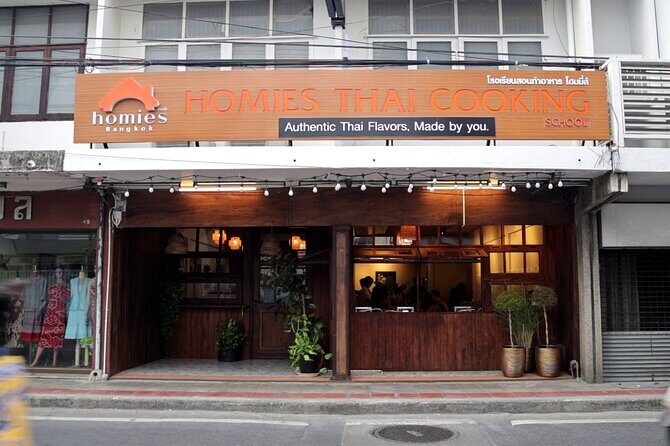 Homies Thai Cooking Experience - Picking Ingredients Like a Local Before the Stove Heats Up