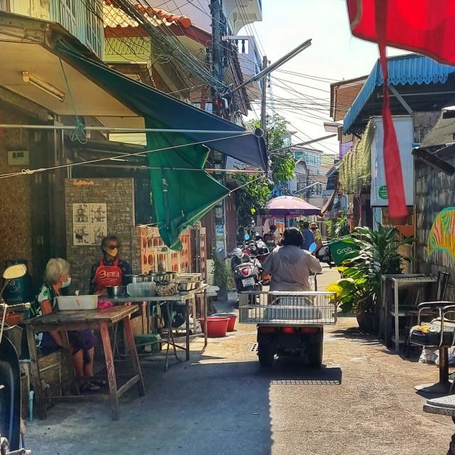Hua Hin: Thai Street Food & Market Walking Tour - Back streets of Hua Hin: street food, street art, and the fun in sharing
