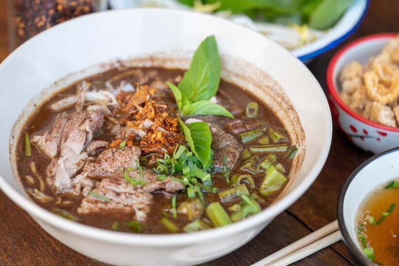Hua Hin: The Real Jing Jing Thai Food Tour - Stop 1: Ayutthaya-style boat noodles (Guay Dtieow Reua)