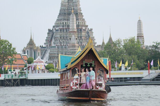 Instagram Photo Tour with Wat Arun and River Cruise - Cruising the Chao Phraya: Royal Barge Museum views and guided photo time