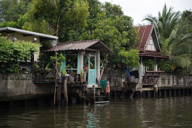 KL | Bangkok: 2-Hour Canal Tour by Teak Boat - Democracy Monument fins and Dusit Palace: two finishes with different vibes