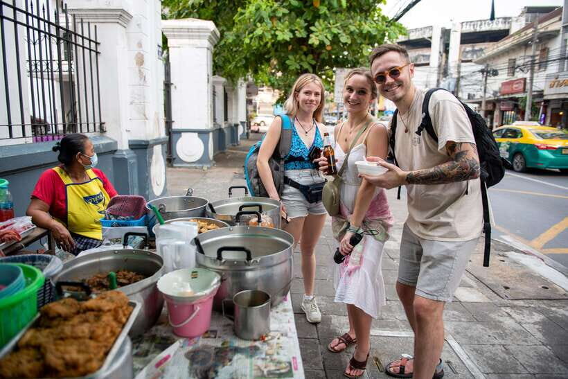 Mad Monkey Bangkok City Session - Walking Tour - What the Tour Is Really Like On the Ground