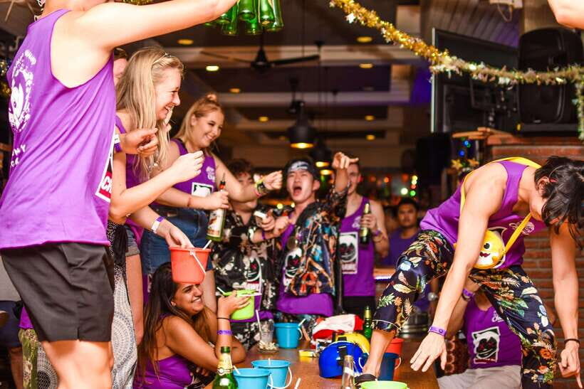 Mad Monkey Bangkok Pub Crawl - 11:15 PM: Rere on Khao San and the momentum shift