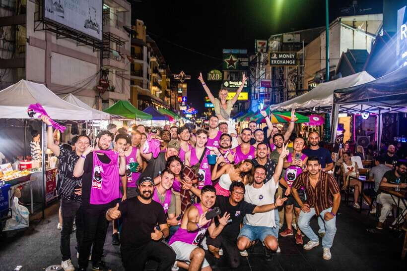 Mad Monkey Bangkok Pub Crawl - 10:30 PM on Khao San Road: Best Friend bar and the party rhythm
