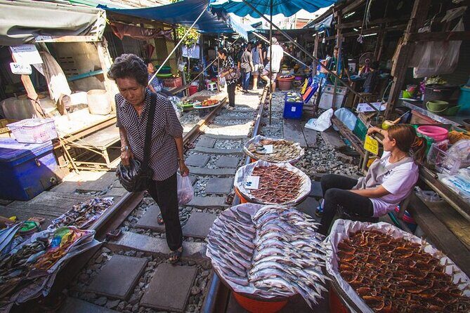 Maeklong Railway Market and Damnoen Saduak Floating Market Tour From Bangkok - Practical tips: cash, heat, restrooms, and camera strategy