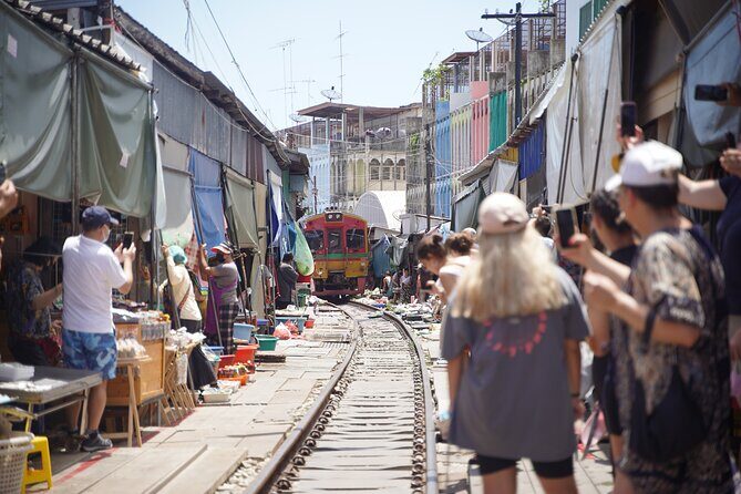 Maeklong Railway Market and Floating Market - Train-market photos: how to get the shot without stress