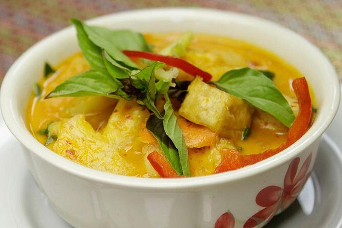 May Kaidee Thai Cooking Class at Bangkok with Pickup - The instructor touch: vegetarian, vegan, and flexible customization