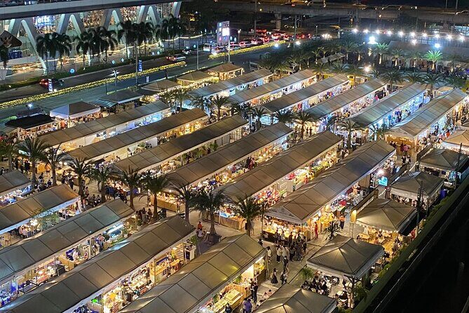 Night life in Bangkok - Jodd Fairs Train Night Market(Joint) - Food and Drinks: How to Snack Without Getting Overwhelmed