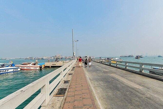 Pattaya City Tour: Big Buddha, Viewpoint and Gems Gallery - Gems Gallery Pattaya: the “toy train” break and what it’s good for