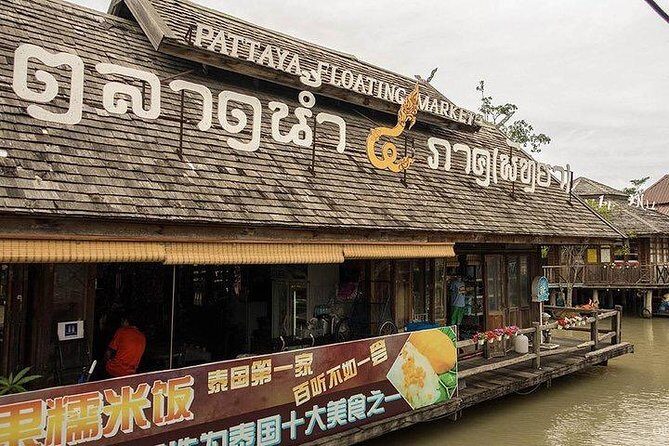 Pattaya Floating Market with Return Transfer - The guide and group size: what you should expect