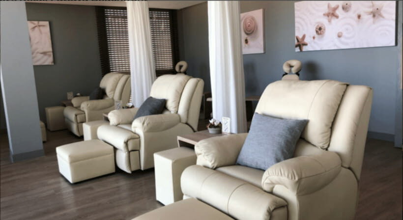 Pattaya: Let's Relax Spa Beachfront E-Voucher - Entering the Spa Lobby Facing the Beach