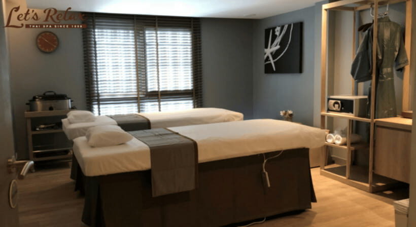 Pattaya: Let's Relax Spa Beachfront E-Voucher - The Atmosphere: Why the Colors and Tree-Style Art Actually Work