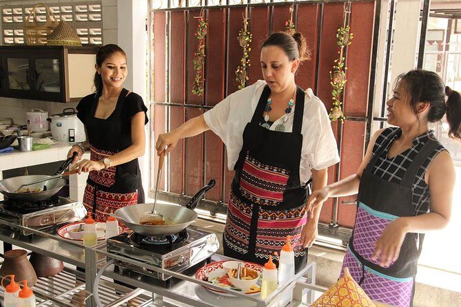 Pink Chili - Thai Cooking Class and Market Tour in Bangkok - Picking ingredients at the market (and what “fresh” really means)