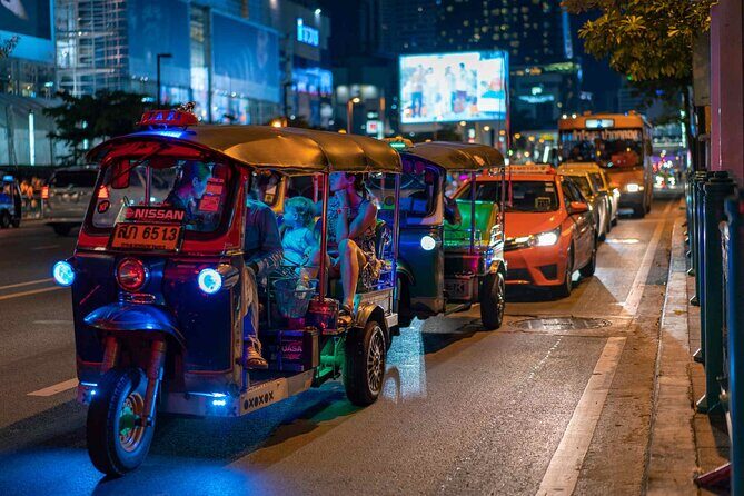 Private Bangkok Night City Tour by Tuk-Tuk with Thai Food - Why a tuk-tuk night loop is a smart way to see Bangkok