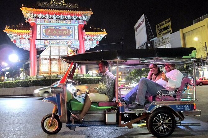 Private Bangkok Night City Tour by Tuk-Tuk with Thai Food - Wat Arun at night: the moment you’ll plan your photos around
