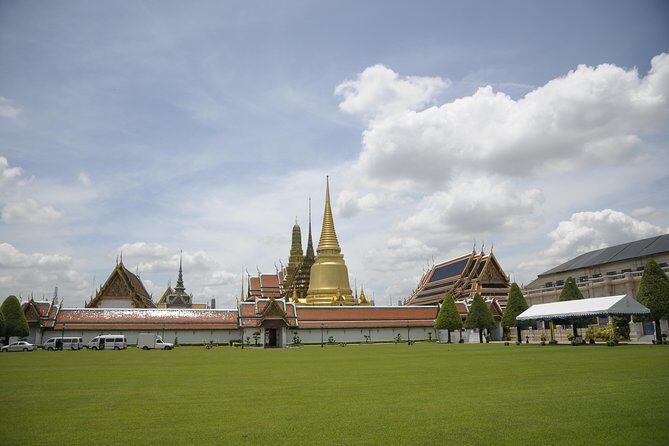 Private Customized Bangkok Tour With Driver - Wat Pho Thai Traditional Massage School area: old Bangkok vs new