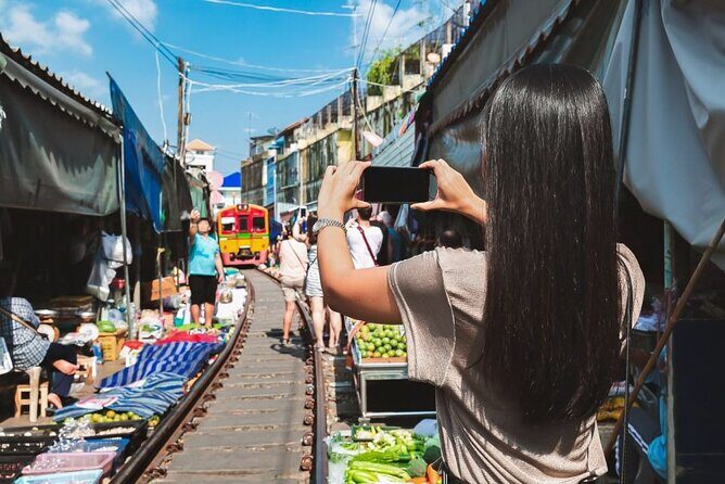 Private Damnoen Saduak and Maeklong Railway Market Tour(min 2pax) - Damnoen Saduak Floating Market: A Canal Day Trip With Time to Wander