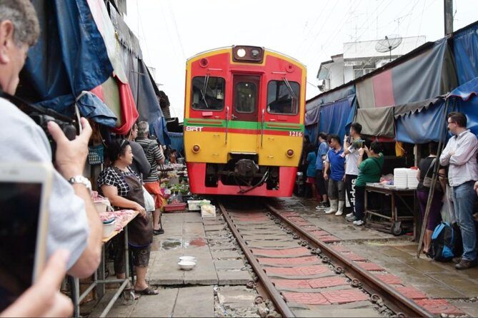 Private Excursion to Maeklong Railway and Floating Markets - How the railway market works: thinking beyond the photo