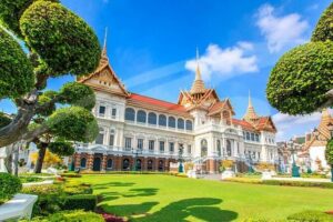 Private Tour: Bangkok's Grand Palace Complex and Wat Phra Kaew - Wat Phra Kaew: spotting the jade Emerald Buddha like a pro