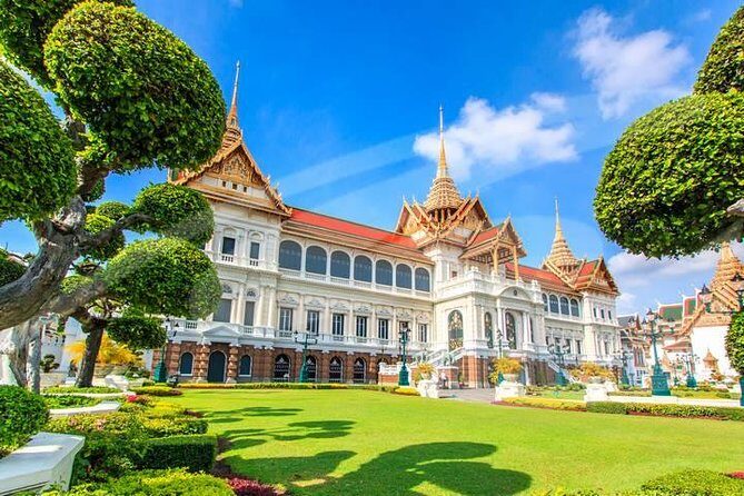Private Tour: Bangkok's Grand Palace Complex and Wat Phra Kaew - Wat Phra Kaew: spotting the jade Emerald Buddha like a pro