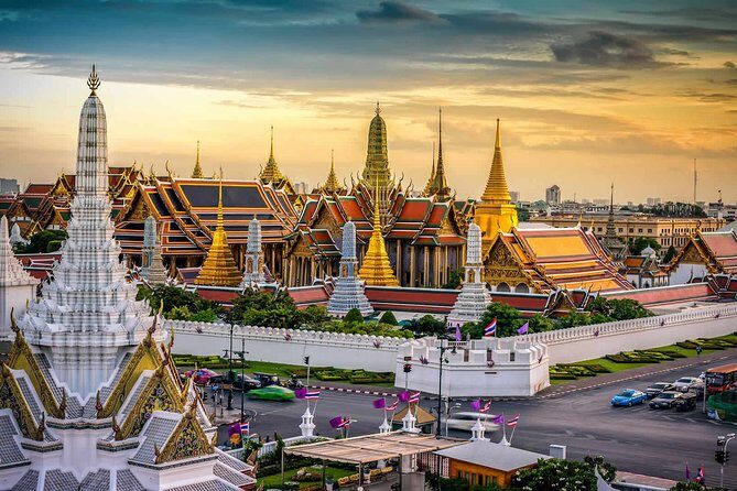 Private Tour: Grand Palace & Emerald Buddha Temple Experience - A four-hour private combo of the Grand Palace and Wat Phra Kaew