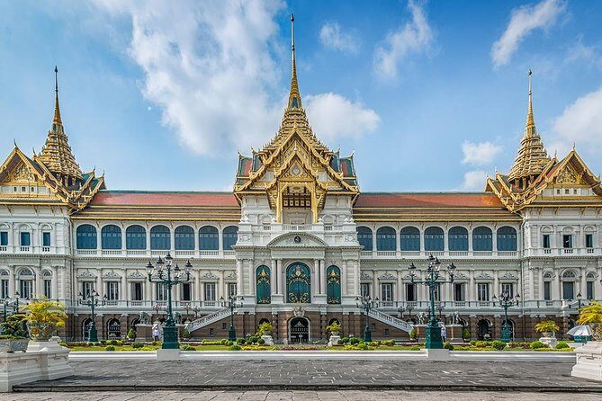 Private Tour Guide in Bangkok for a Day - Grand Palace: the first test of time, dress code, and pacing