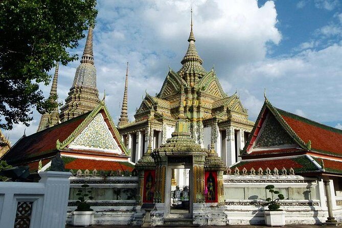 Private Tour: The Best of Bangkok Temples - Half Day - Wat Pho: The Reclining Buddha and Thailand’s Oldest Massage School