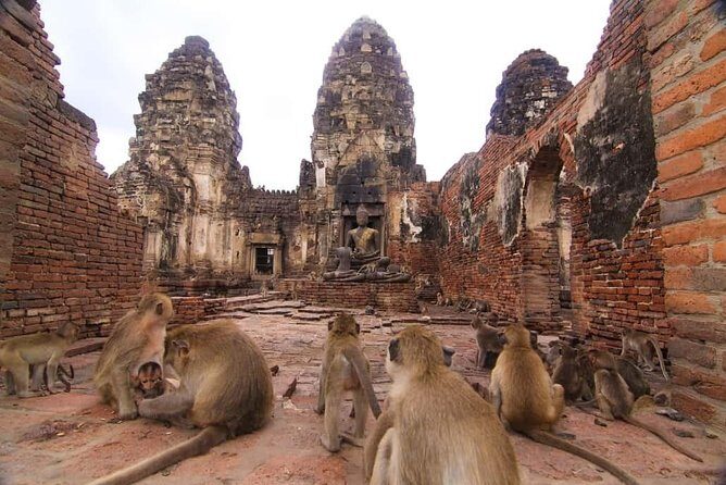 Private tour to Ayutthaya and Lopburi Monkey Temple (from Bangkok) - Ayutthaya Stop 1: Golden Mount, Palace Ruins, and a Bronze Giant
