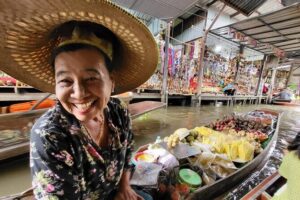 Private Tour to Railway Market Floating Market and Ayutthaya - The private guide effect: how this tour stays calm