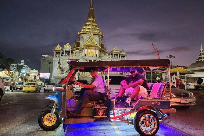 Private Tuk Tuk Night Adventure with Dinner - Democracy Monument: quick stop, useful city center orientation