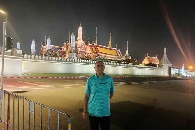 Private Tuk Tuk Night Adventure with Dinner - Sao Chingcha Giant Swing: a classic landmark before Wat Suthat