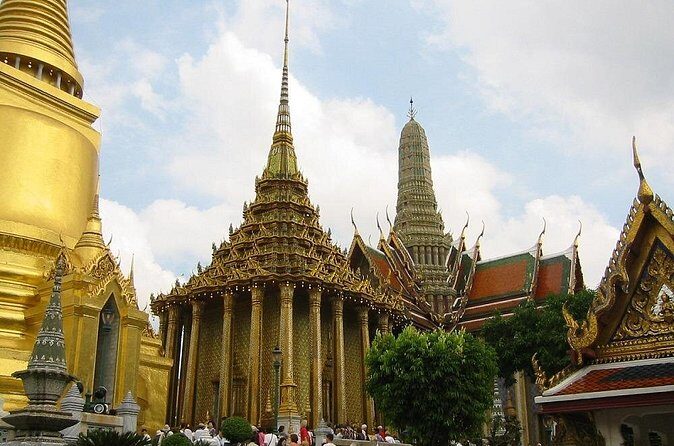 Royal Grand Palace And Wat Pho - Dress code and comfort: the one real constraint