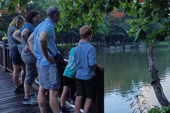 Scenic Bangkok Unicorn Dinner Cruise on Chao Phraya River - Group size, comfort, and who this cruise suits best