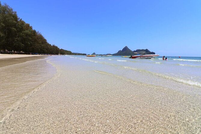 Stunning Ao Manao Bay & Prachuabkirikhan Private Guided Tour of Hua Hin - Lunch, water, and heat-smart pacing that keeps the day enjoyable