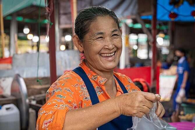 Sunset Local Eats Food Tour in Hua Hin - Stop 1: The Local Market and the Ingredient-Spotting Lesson