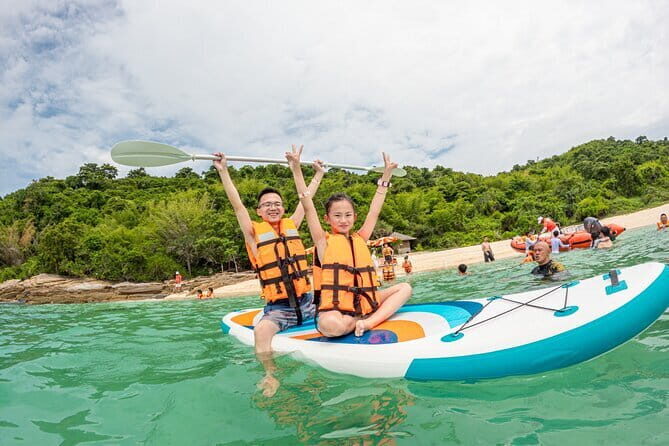 Sunset Party with Island Hopping by Catamaran from Pattaya - Boat comfort, crew, and the reality of a 150-passenger day