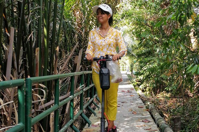 Take a E-Scooter Ride in Bangkok's Jungle - Sri Nakhon Khuean Khan Park: Lake Shade and Fish Feeding
