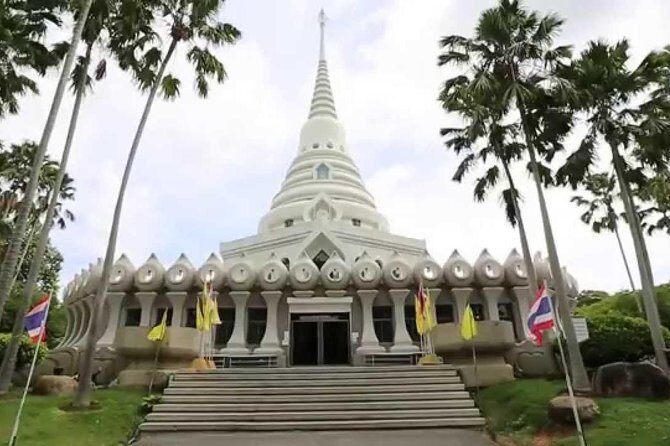 Temples & Cultural Tour Pattaya - Wihan Sian: sculptured stones, ancient Chinese carriages, and pottery