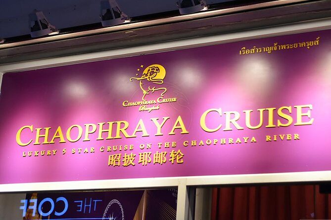 The Chaophraya Cruise : LUXURY 5 STAR Dinner Cruise Program - The river scenery: how to actually enjoy the ride