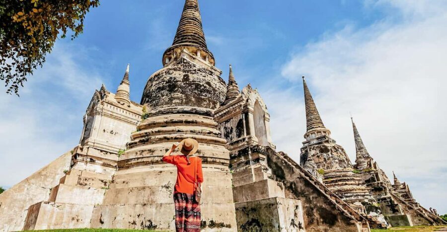 The Old Siam: Ayutthaya Temples Small Group Tour with Lunch - Wat Mahathat: the tree-root Buddha head moment