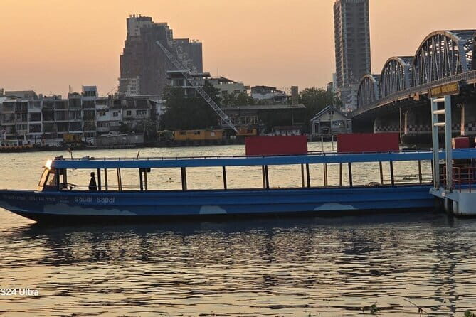 Vela Dinner Buffet Cruise with Bangkok Night Views and Shows - Live Thai music and dance: what the onboard show adds to dinner