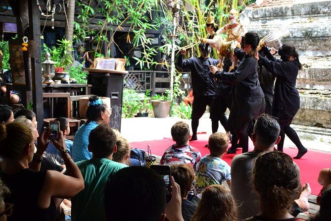 Wat Paknam Walking Tour - Khlong Bang Luang Market: fish-feeding in a former floating market area